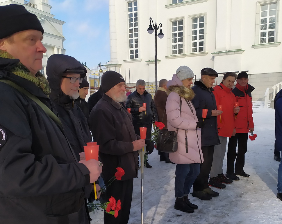 На Соборной площади почтили память жертв землетрясения в Армении 1988 года На Соборной площади почтили память жертв землетрясения в Армении 1988 года