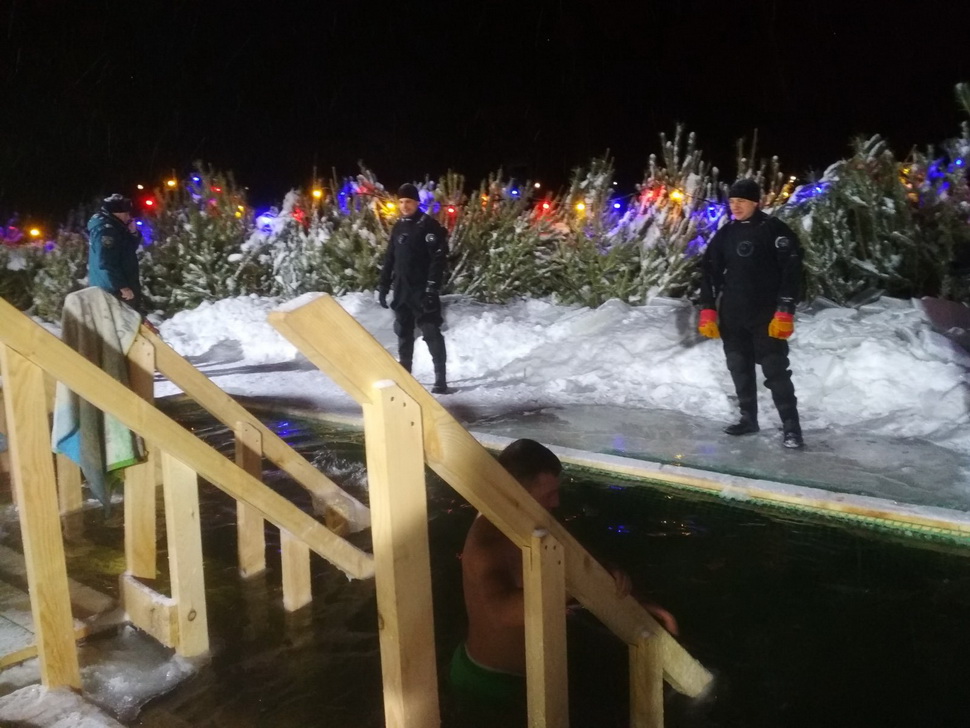 Спасатели ГУ ППСЦ обеспечивали безопасность проведение Крещенских купаний в Пензе Спасатели ГУ ППСЦ обеспечивали безопасность проведение Крещенских купаний в Пензе
