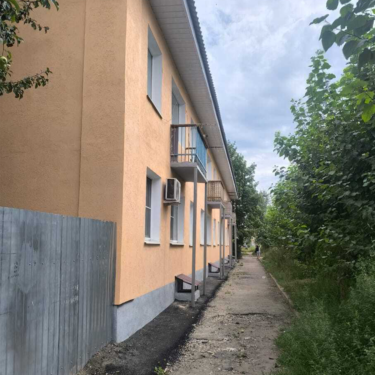 В Кузнецке обновили фасад и фундамент многоквартирного дома