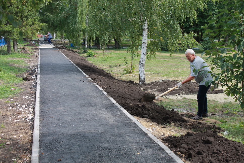 В Спасске ведутся работы по благоустройству Центрального парка