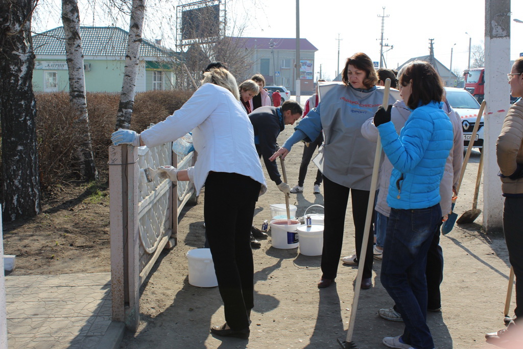 4221 дерево высажено в день областного субботника