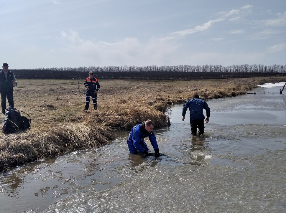В Каменском районе спасатели-водолазы ГУ ППСЦ извлекли из пруда утонувшего рыбака