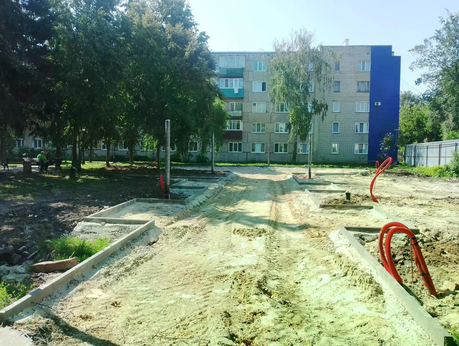 В Кузнецке продолжается благоустройство сквера героев СВО В Кузнецке продолжается благоустройство сквера героев СВО