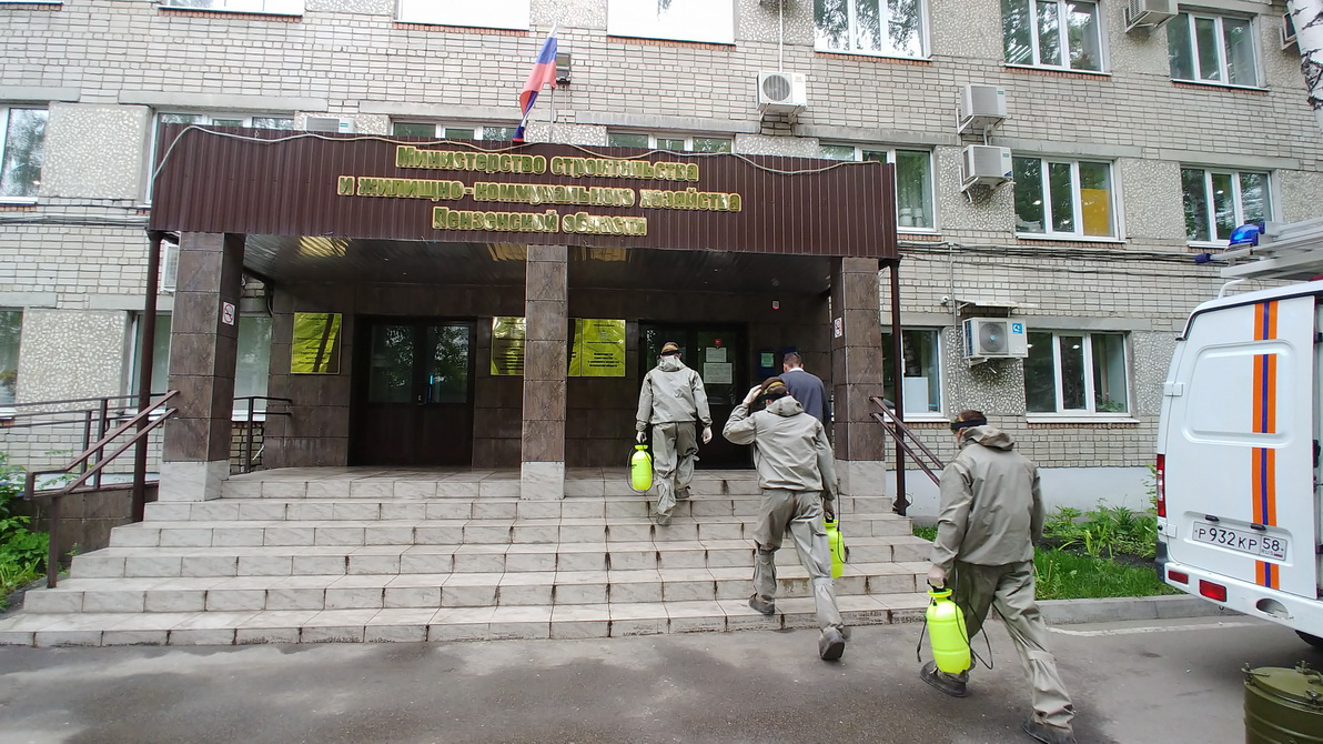 Спасатели ГУ ППСЦ проводят санобработку в Пензе