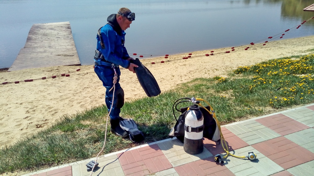 Водолазы ГУ ППСЦ проводят обследование водоёмов в преддверии летнего сезона