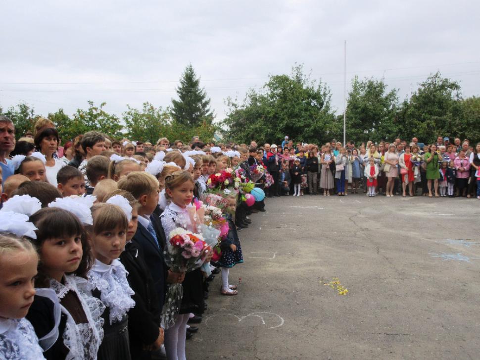 Михаил Панюхин пожелал высоких достижений в учебе в Бековской школе