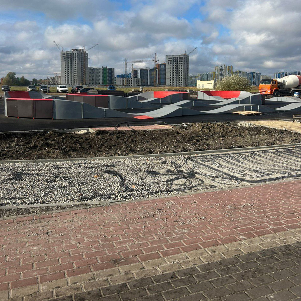 На набережной в Спутнике появилась спортивная велосипедная трасса На набережной в Спутнике появилась спортивная велосипедная трасса