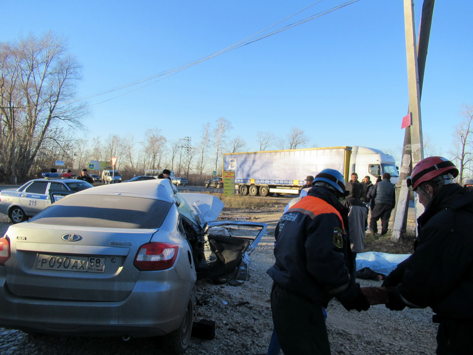 Спасатели ГУ ППСЦ деблокировали пострадавших в ДТП