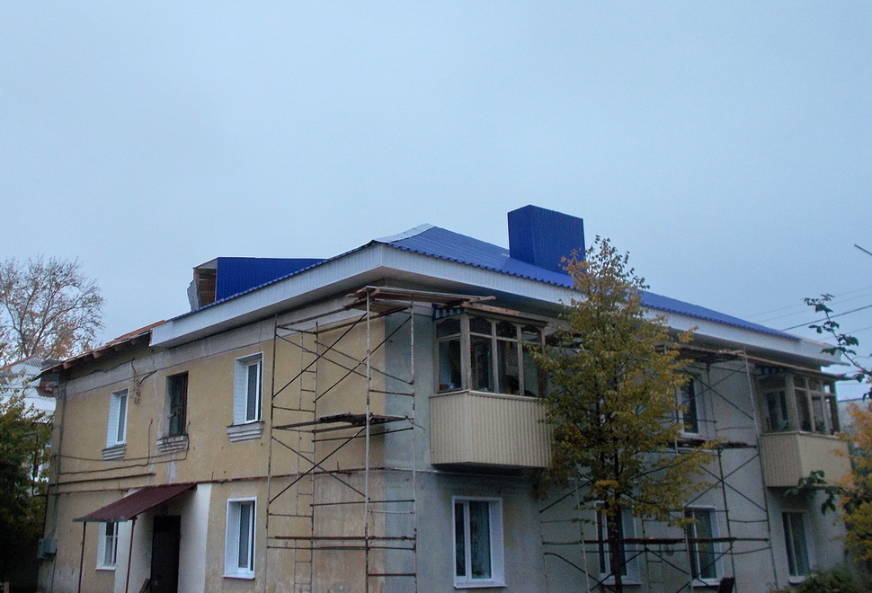 В городе Кузнецке продолжаются работы по капитальному ремонту крыш