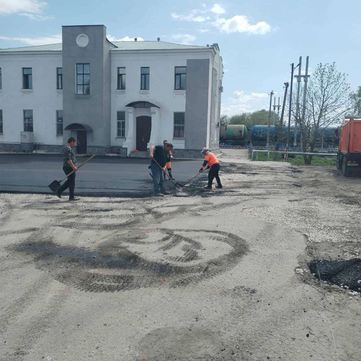 В Тамале ведутся работы по благоустройству территории возле Железнодорожного вокзала В Тамале ведутся работы по благоустройству территории возле Железнодорожного вокзала