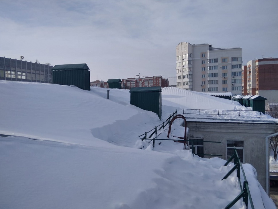 Правила уборки кровли от мусора и снега Правила уборки кровли от мусора и снега