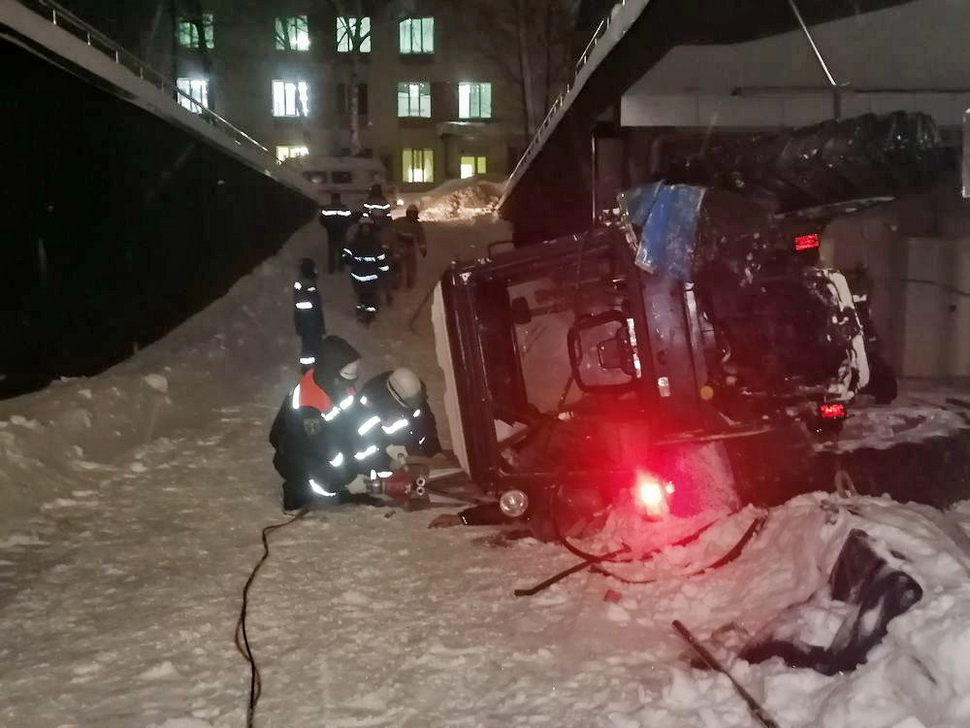 Спасатели ГУ ППСЦ деблокировали попавшего под трактор водителя