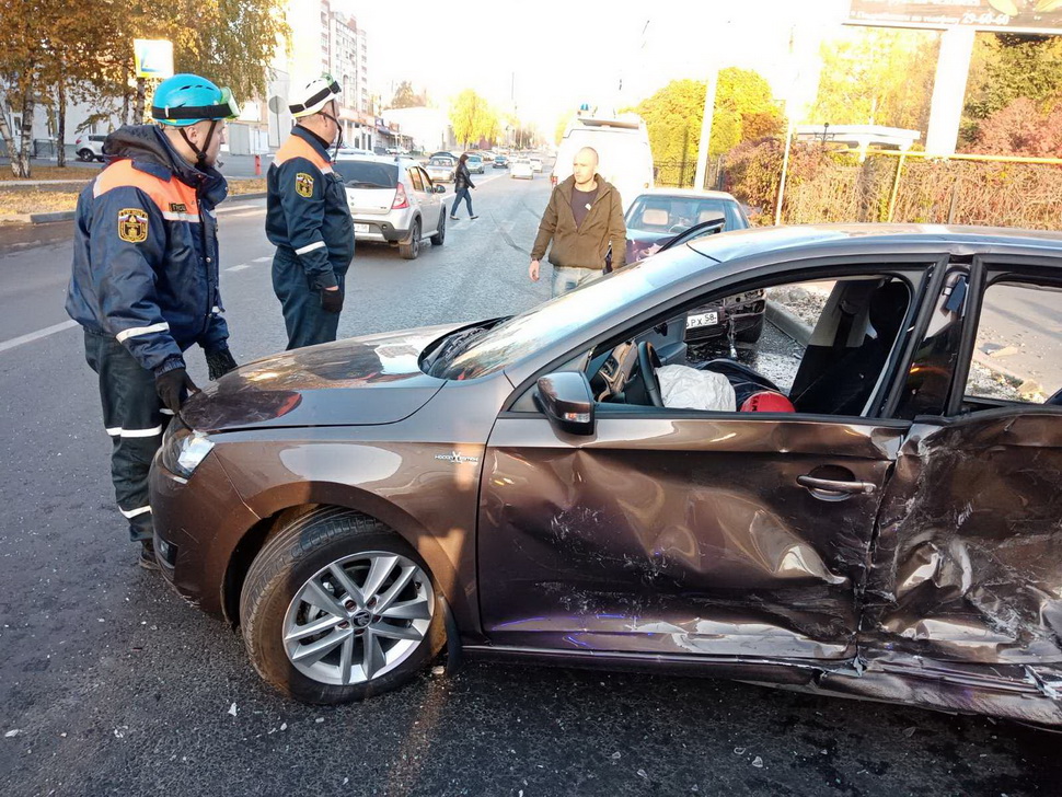 На ул.Рахманинова сотрудники ГУ ППСЦ устраняли последствия ДТП