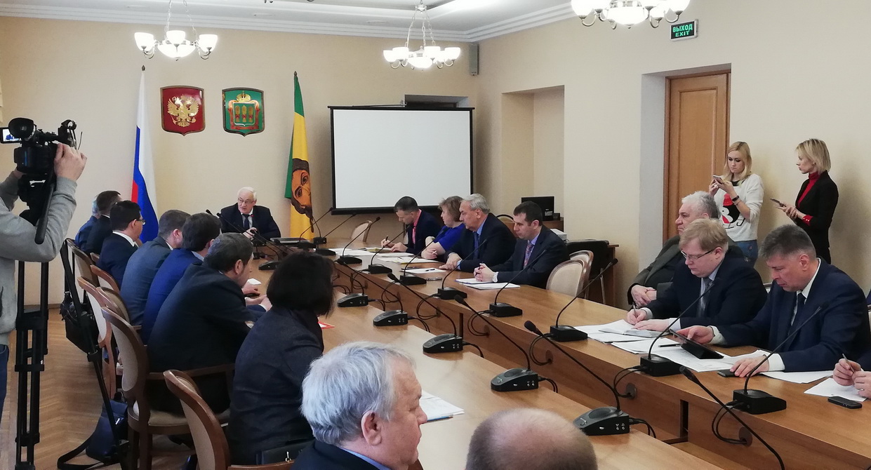В Правительстве региона обсудили плату за вывоз коммунальных отходов и способы доставки квитанций за эту коммунальную услугу