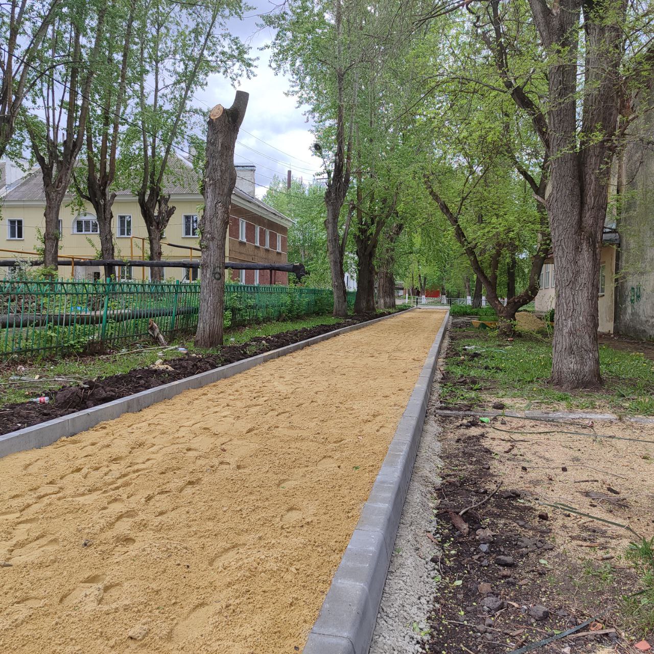 В Каменке продолжаются работы по обновлению сквера тружеников тыла