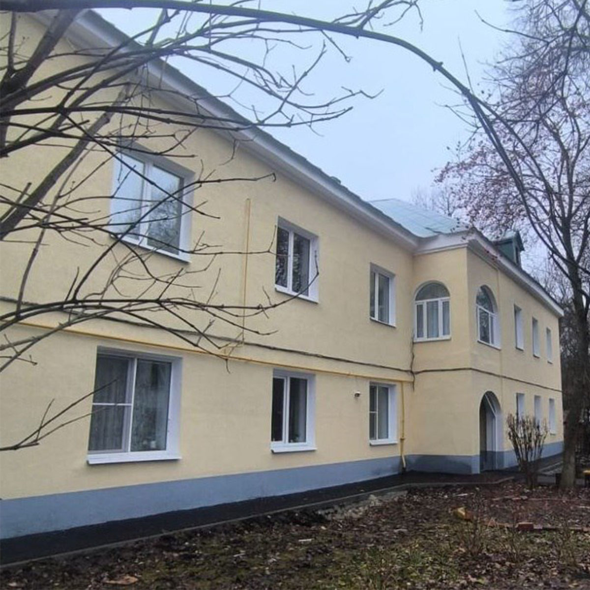 В Военном городке капитально отремонтировали фасад и фундамент дома