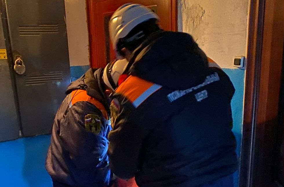 Спасатели ГУ ППСЦ обеспечили доступ к закрывшимся в квартире детям