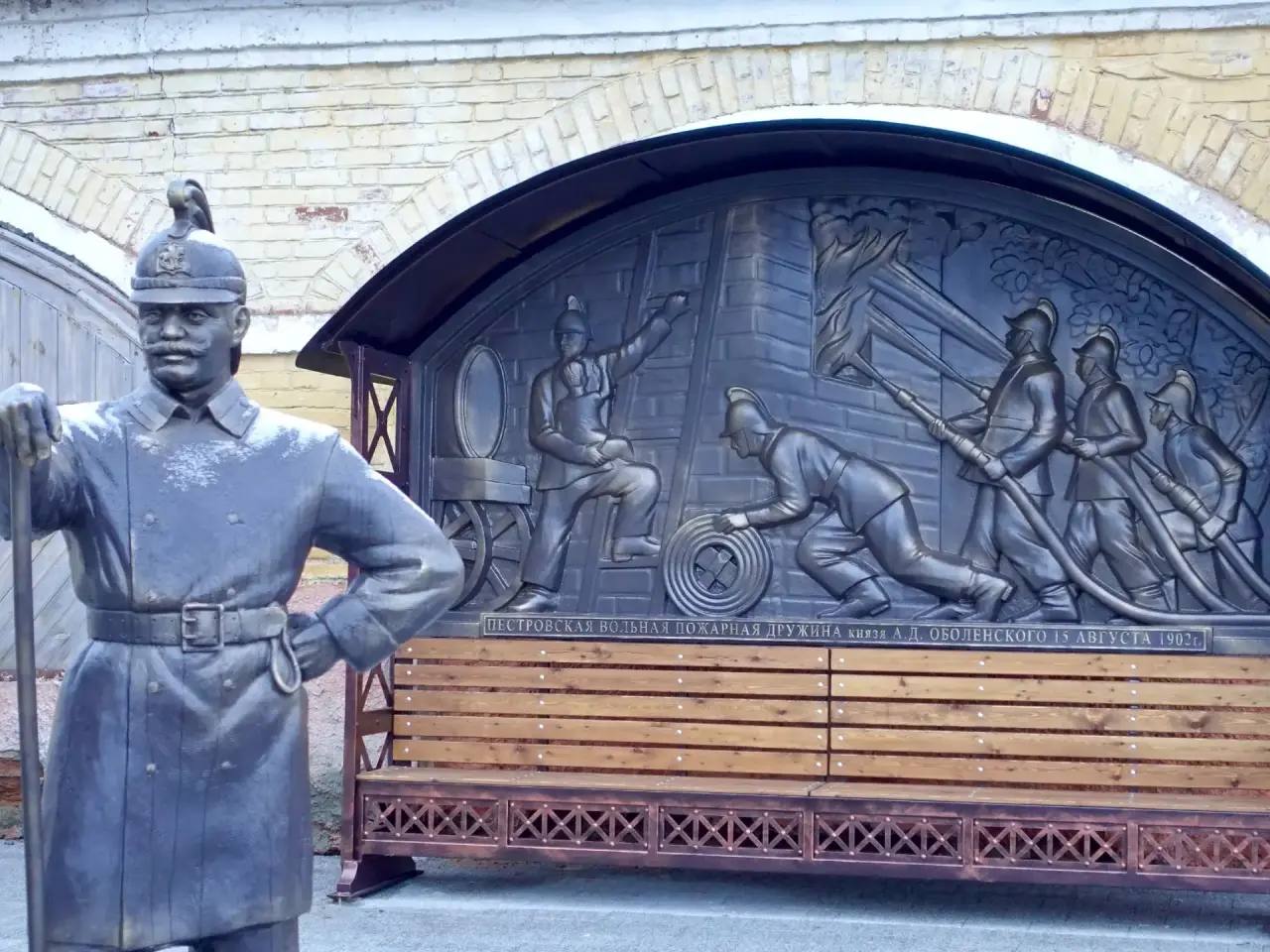 В Никольске установили монумент пожарного
