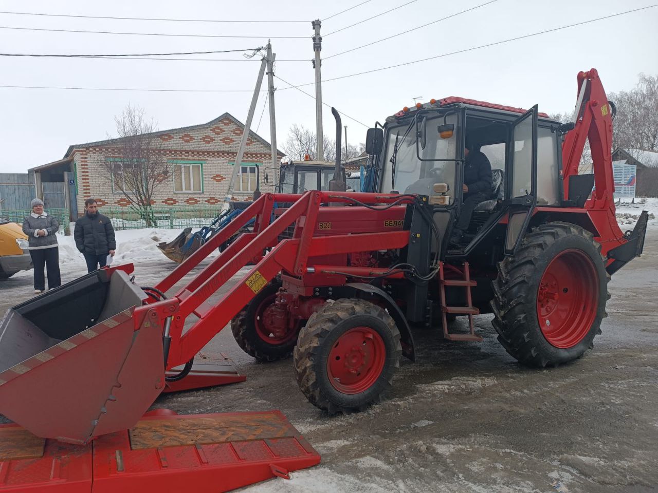 Губернатор выделил деньги на закупку экскаватора для Неверкинского района