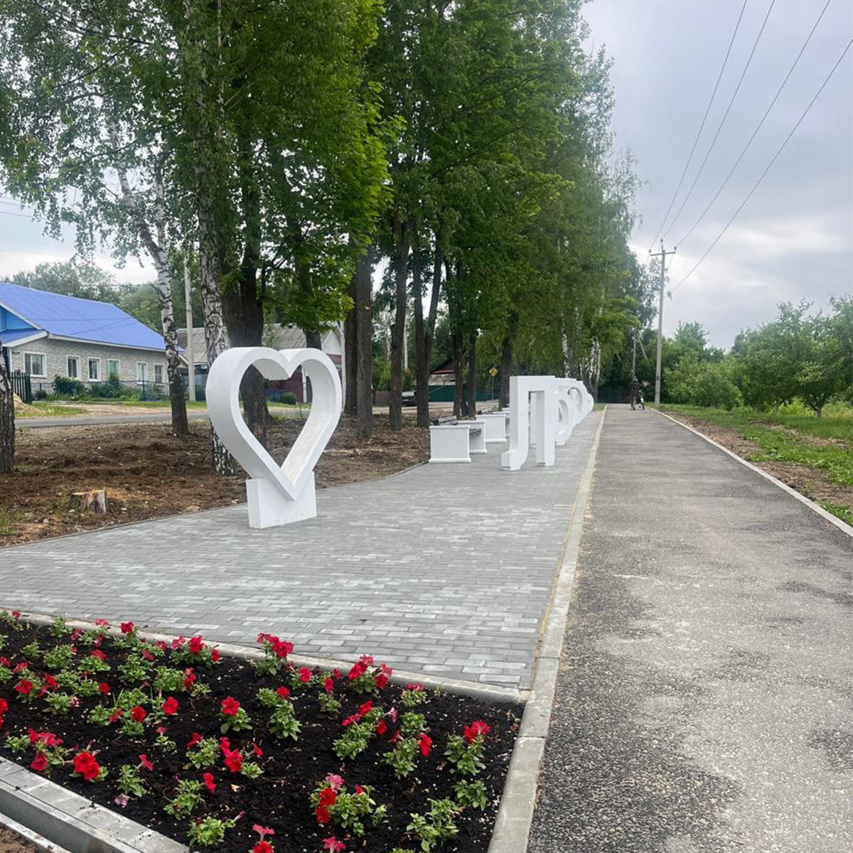 В Никольске продолжаются работы по модернизации сквера "С Любовью к Родине" В Никольске продолжаются работы по модернизации сквера "С Любовью к Родине"