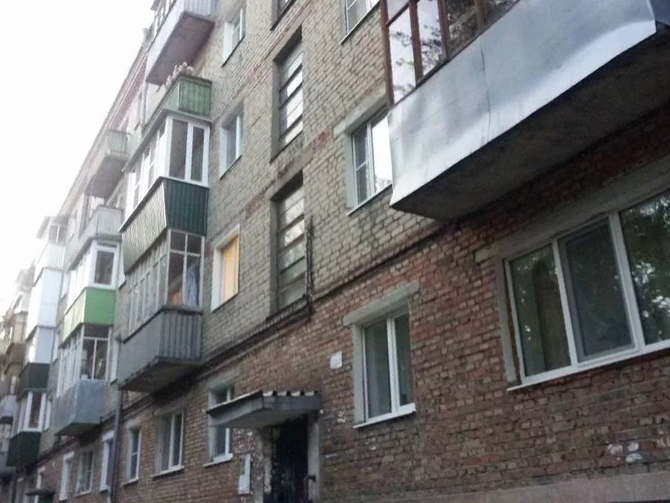 В доме на ул.Попова спасатели ГУ ППСЦ открыли балконную дверь