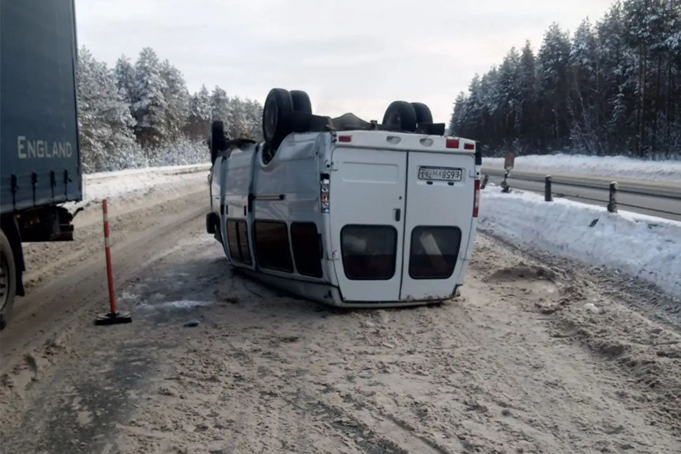 Спасатели ликвидировали последствия ДТП на трассе М5 Урал Спасатели ликвидировали последствия ДТП на трассе М5 Урал