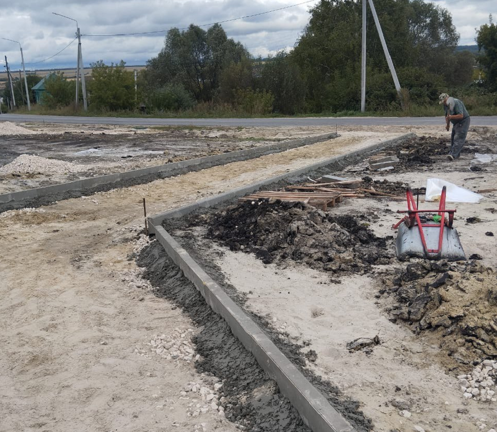 В селе Анненково Кузнецкого района модернизируется сквер участников СВО