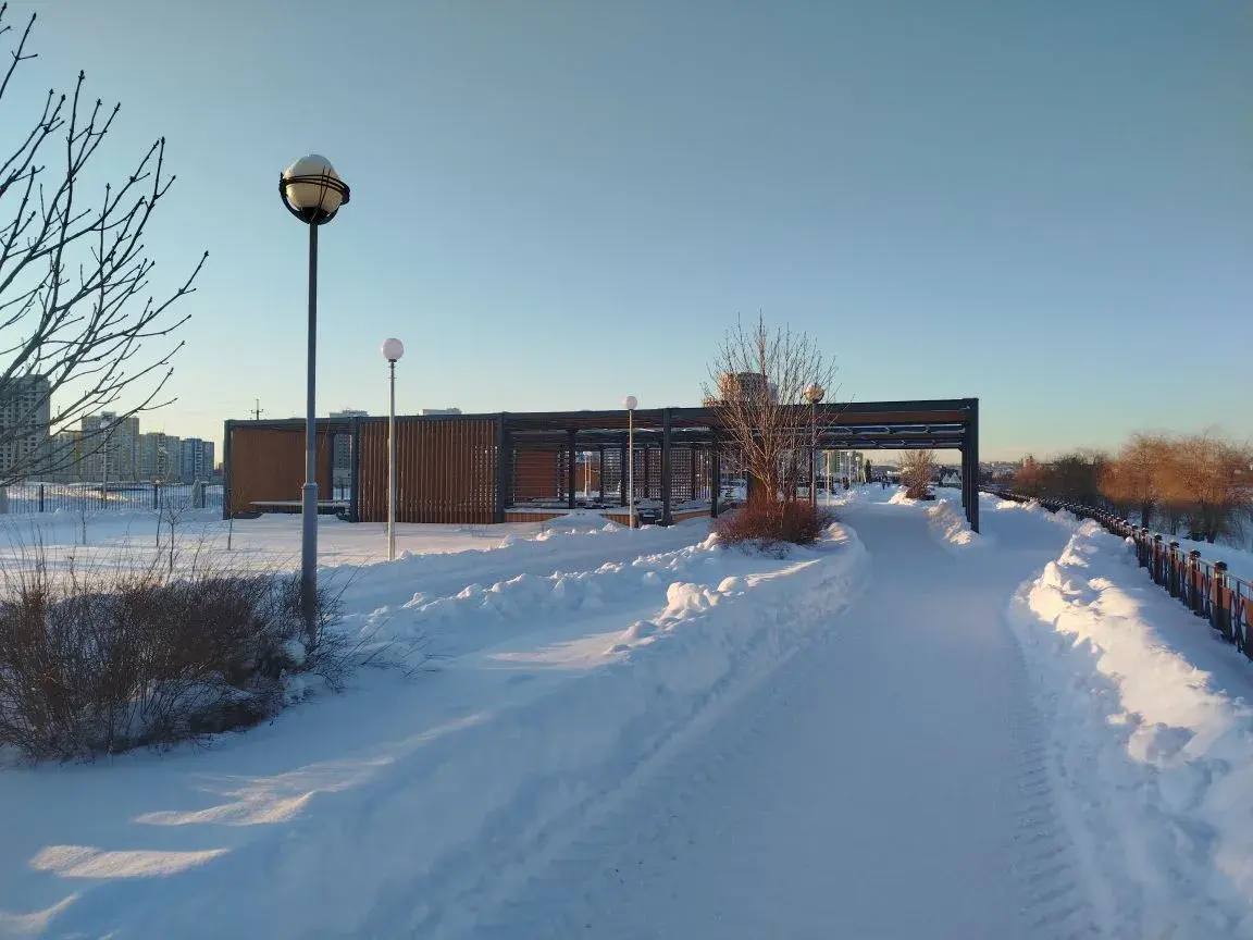 Обновленное общественное пространство у набережной в Городе Спутнике популярно у жителей и в зимний период Обновленное общественное пространство у набережной в Городе Спутнике популярно у жителей и в зимний период