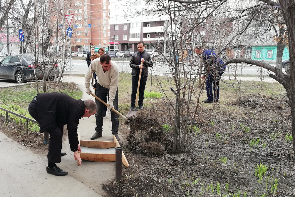 Сотрудники Управления ЖКХ и ГЗН приняли участие в санитарной пятнице