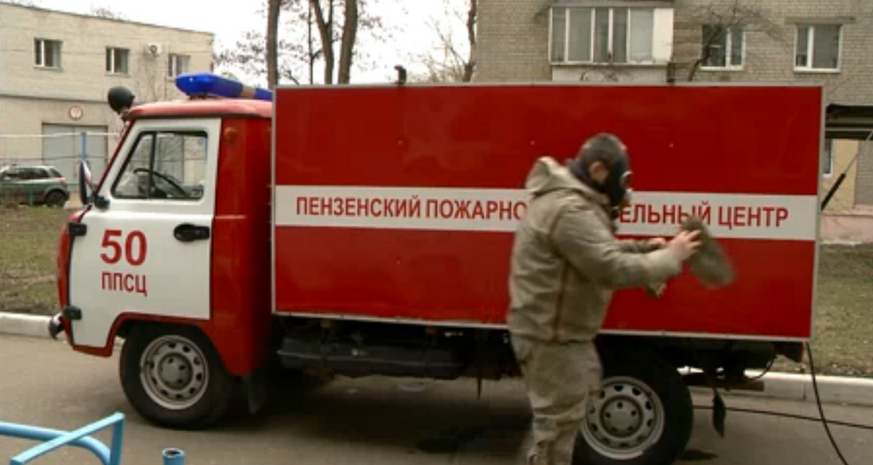 Сотрудники ГУ ППСЦ проводят дезинфекцию общественных мест 