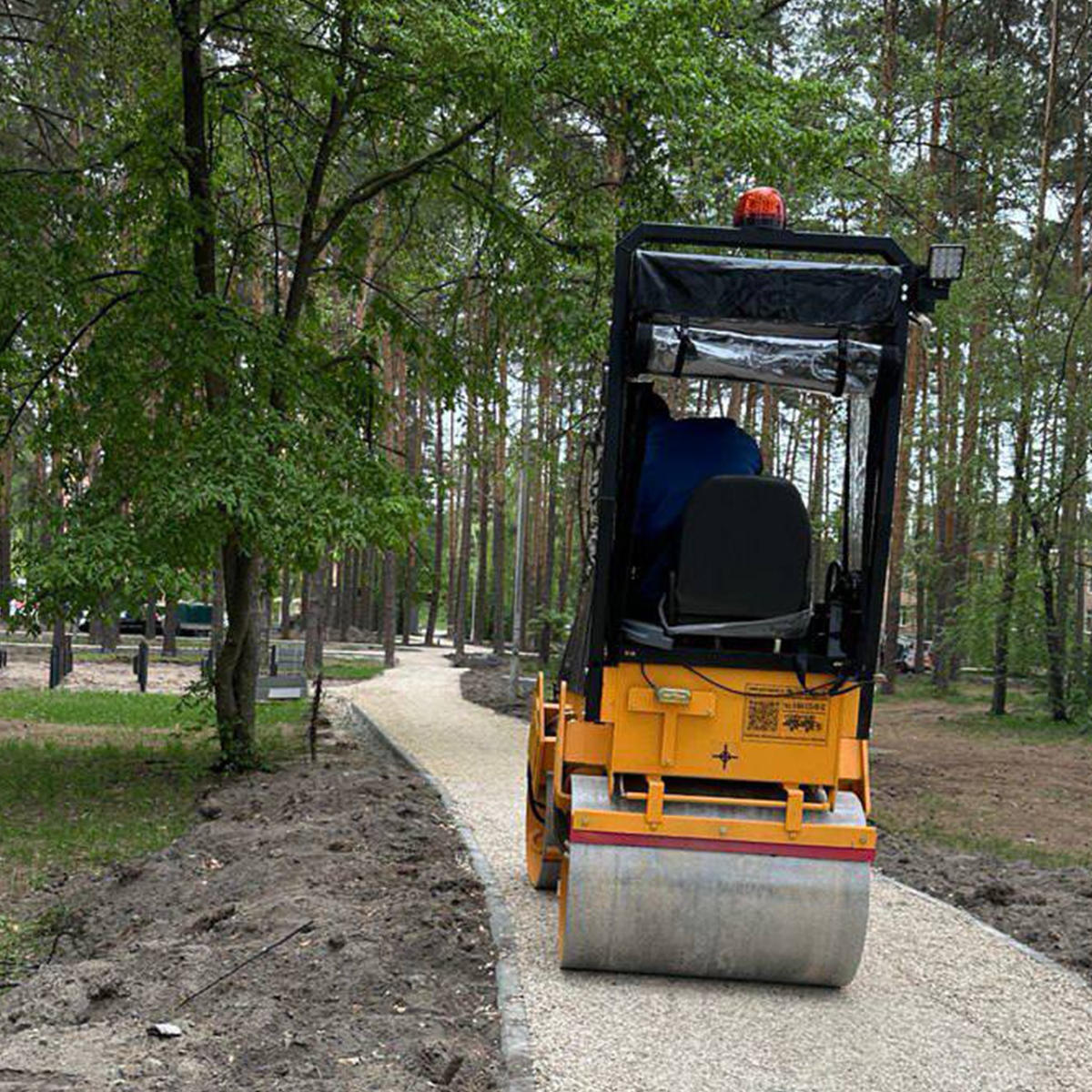 На улицах Заречного работает новый дорожный каток На улицах Заречного работает новый дорожный каток