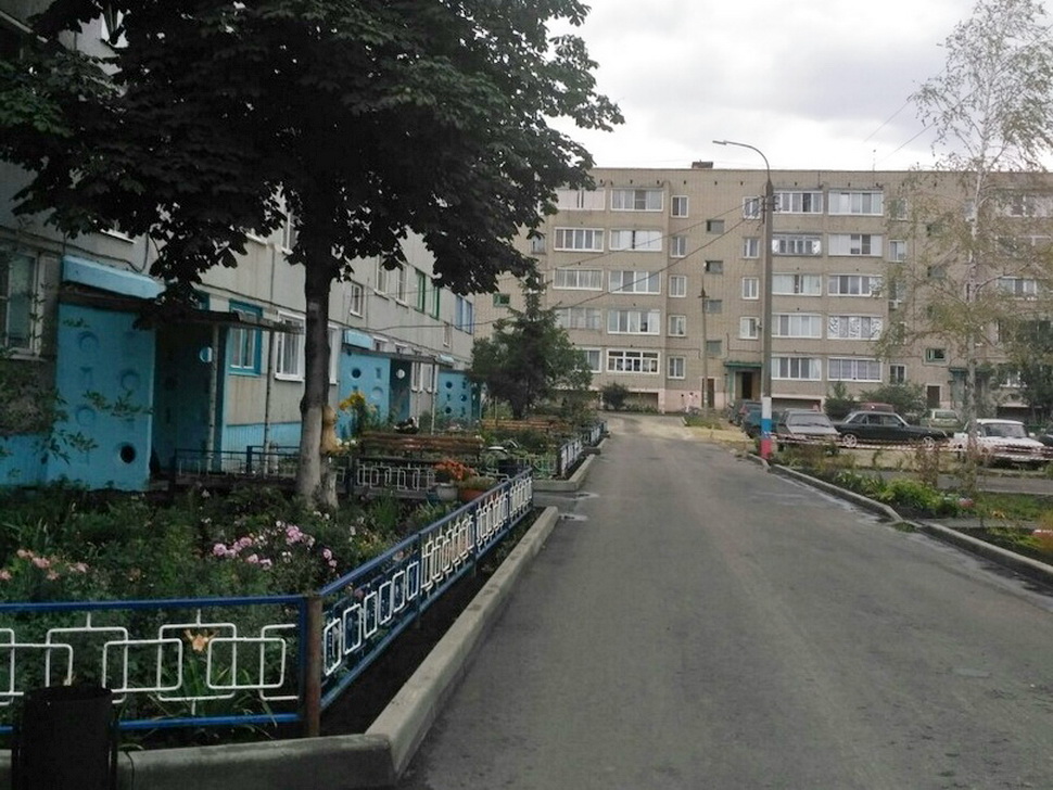 По программе «Формирование комфортной городской среды» в Каменке закончены работы по благоустройству дворовых территорий домов на ул.Космонавтов