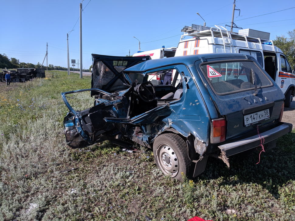 Последствия ДТП помогали устранять спасатели ГУ ППСЦ