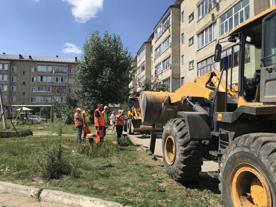 В Кузнецком районе благоустраивают дворовые территории в рамках программы «Формирование комфортной городской среды»