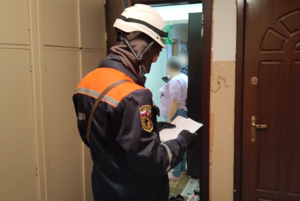 Спасатели деблокировали хозяйку квартиры из ванной комнаты