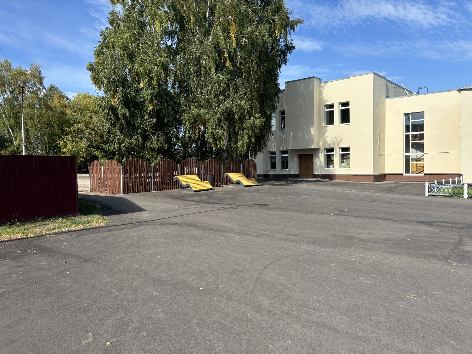В Лопатино завершили благоустройство площади имени Гагарина В Лопатино завершили благоустройство площади имени Гагарина