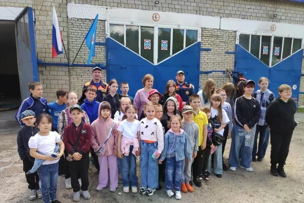Знакомство с профессией пожарного: экскурсия для детей пришкольного лагеря в ПСЧ № 52 посёлка Чаадаевка Знакомство с профессией пожарного: экскурсия для детей пришкольного лагеря в ПСЧ № 52 посёлка Чаадаевка