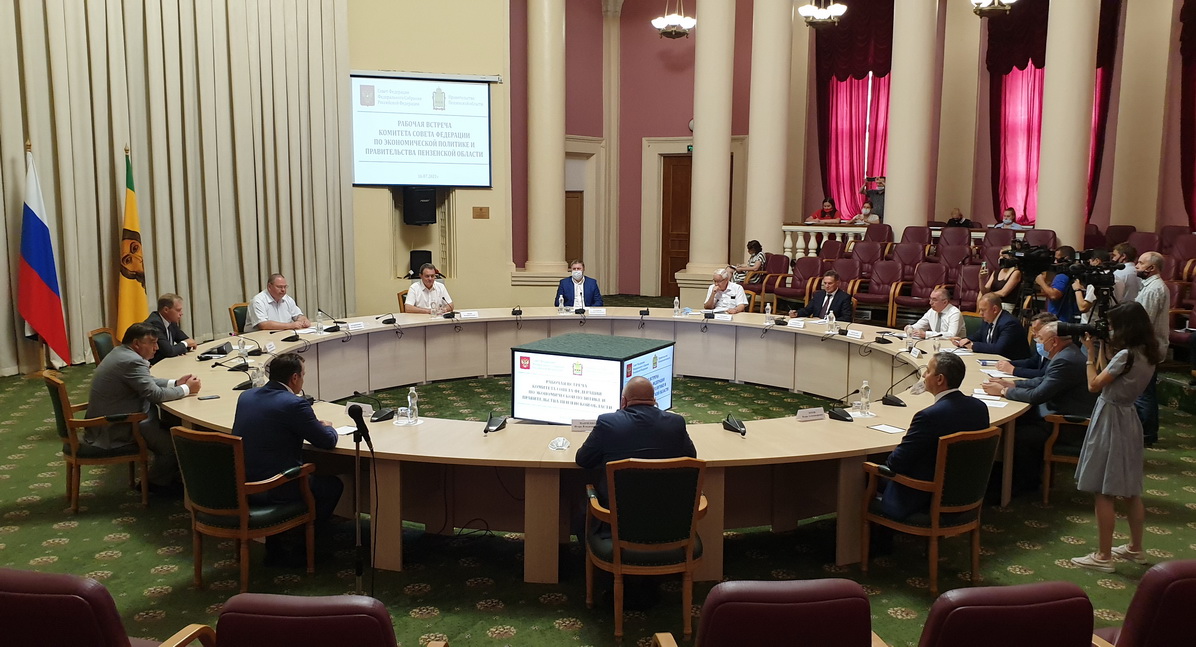 Михаил Панюхин доложил о развитии жилищно-коммунального хозяйства на совещании в правительстве области