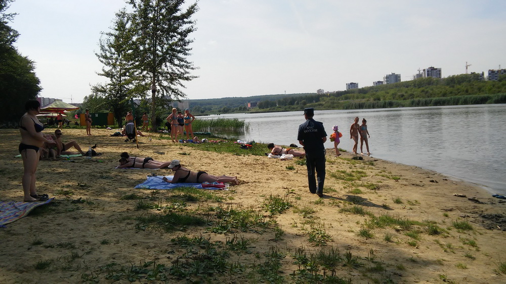 На водоеме в районе 6-й Городской больницы в местах отдыха граждан проведен профилактический рейд