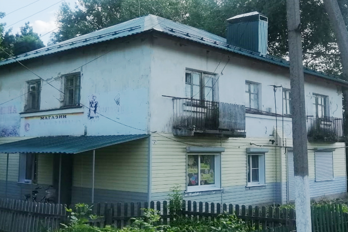 В многоквартирном доме р.п. Тамала отремонтировали крышу В многоквартирном доме р.п. Тамала отремонтировали крышу