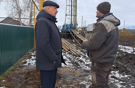 Министр ЖКХ и ГЗН проверил ход ремонта артезианской скважины в Земетчино Министр ЖКХ и ГЗН проверил ход ремонта артезианской скважины в Земетчино