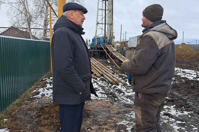 Министр ЖКХ и ГЗН проверил ход ремонта артезианской скважины в Земетчино Министр ЖКХ и ГЗН проверил ход ремонта артезианской скважины в Земетчино