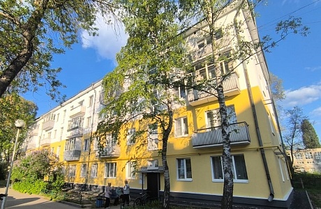 В Заречном капитально отремонтировали фасад и фундамент дома