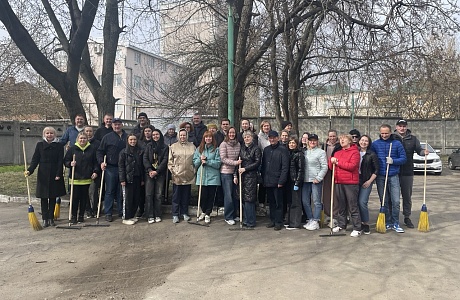Сотрудники Министерства приняли участие в областном субботнике Сотрудники Министерства приняли участие в областном субботнике