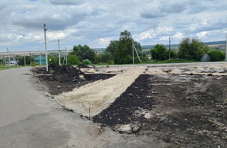 В селе Анненково Кузнецкого района продолжаются работы по благоустройству сквера участников СВО