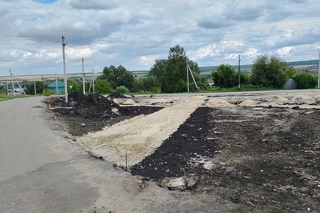 В селе Анненково Кузнецкого района продолжаются работы по благоустройству сквера участников СВО