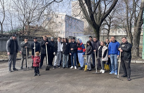 Коллектив Министерства ЖКХ и ГЗН участвует в месячнике по благоустройству Коллектив Министерства ЖКХ и ГЗН участвует в месячнике по благоустройству
