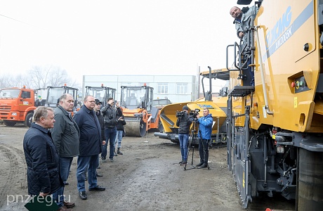 Губернатору представили поступившую в Пензавтодор новую дорожную технику