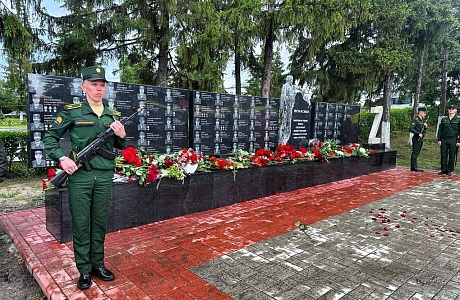 В Шемышейке открыли памятник героям СВО