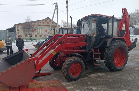 Губернатор выделил деньги на закупку экскаватора для Неверкинского района Губернатор выделил деньги на закупку экскаватора для Неверкинского района